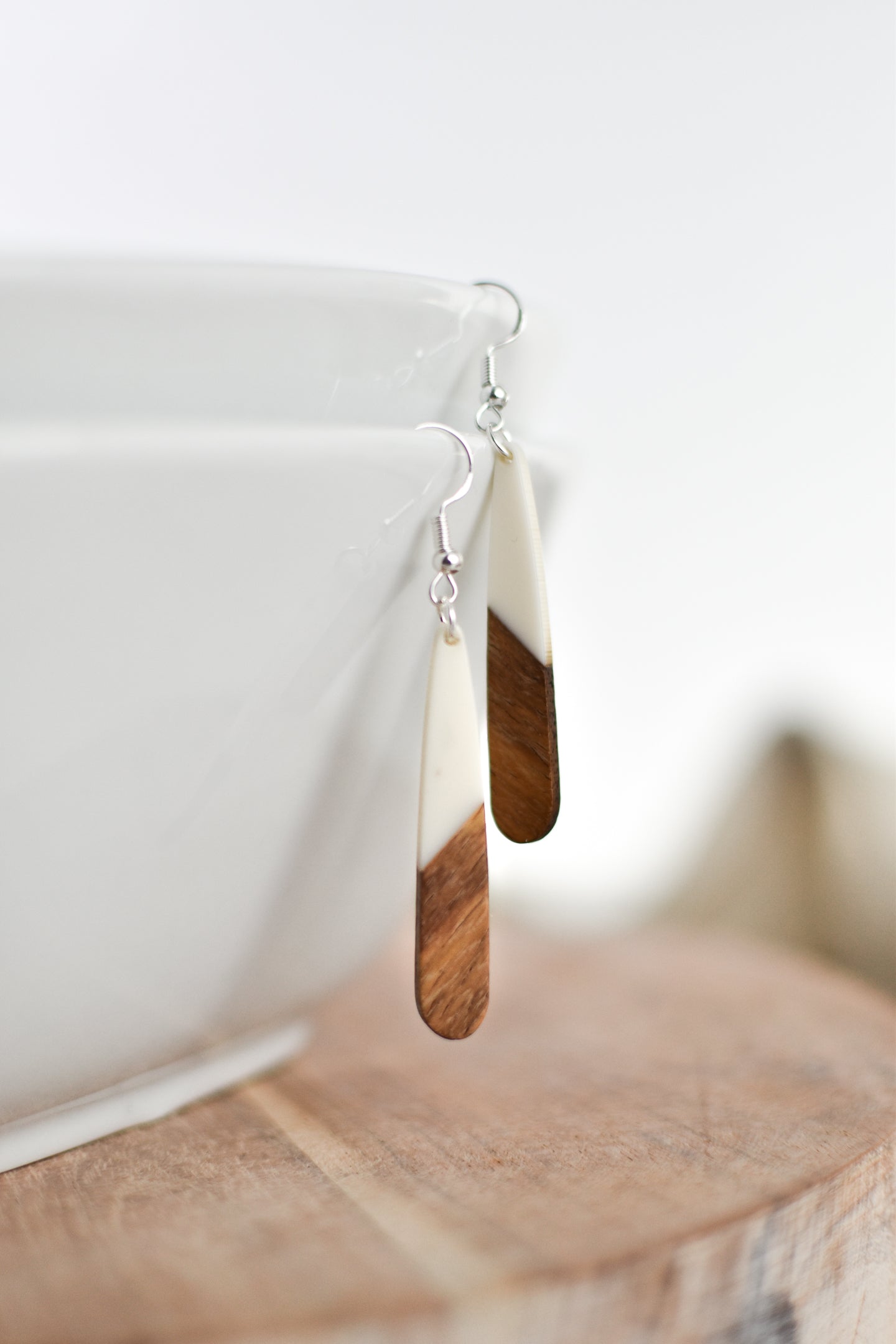 White Round Resin Earrings – Dandelion Jewelry